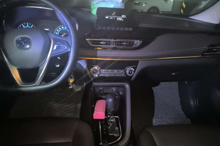 Used CHANGAN Eado DT 2018 1.6L Automatic Enjoyment Model Center Console
