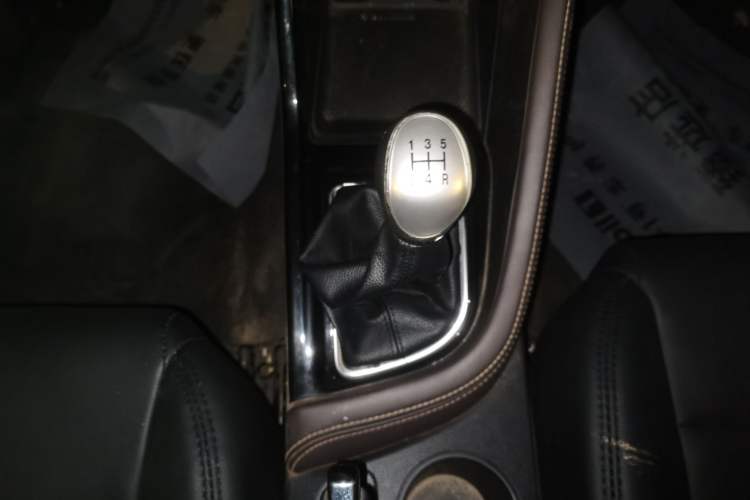 Used CHANGAN Eado DT 2018 1.6L Manual Enjoyment Model Gear Lever