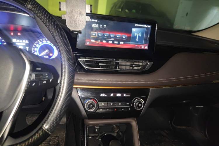 Used CHANGAN Eado DT 2018 1.6L Automatic Smart Enjoyment Model Audio And AC Panel