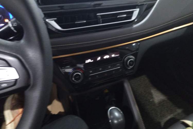 Used CHANGAN Eado DT 2018 1.6L Automatic Smart Enjoyment Model Audio And AC Panel
