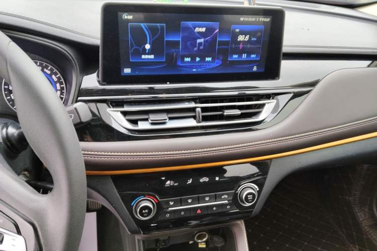 Used CHANGAN Eado DT 2018 1.6L Manual Comfort Model Audio And AC Panel