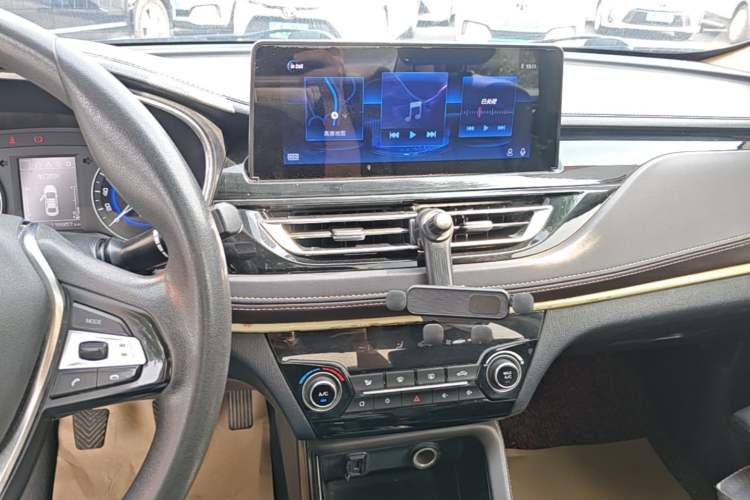Used CHANGAN Eado DT 2018 1.6L Manual Smart Enjoyment Model Audio And AC Panel
