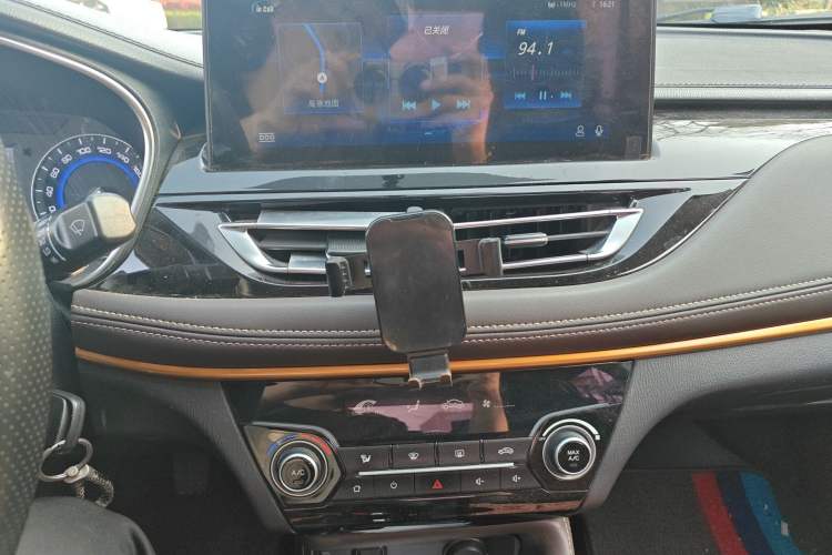 Used CHANGAN Eado DT 2018 1.6L Manual Comfort Model Audio And AC Panel