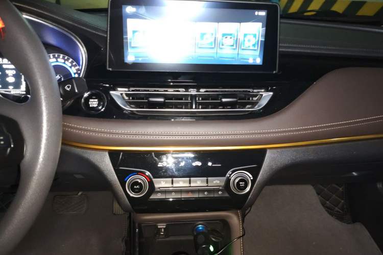 Used CHANGAN Eado DT 2018 1.6L Automatic Smart Enjoyment Model Audio And AC Panel