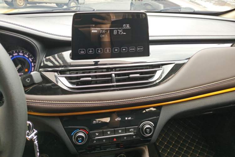 Used CHANGAN Eado DT 2018 1.6L Automatic Enjoyment Model Audio And AC Panel