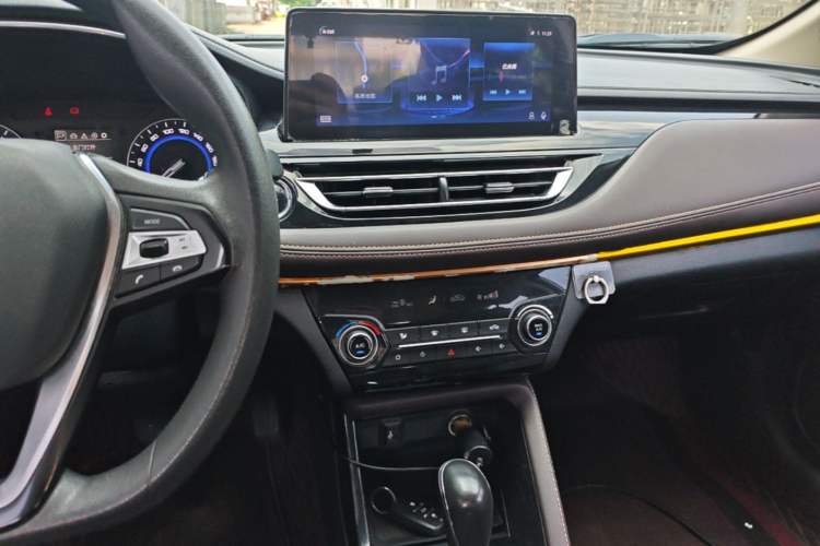 Used CHANGAN Eado DT 2018 1.6L Automatic Smart Enjoyment Model Audio And AC Panel