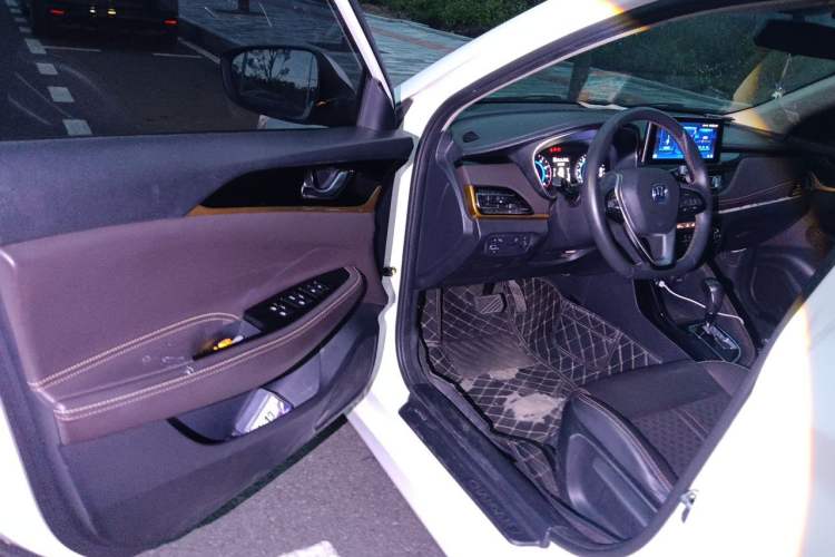 Used CHANGAN Eado DT 2018 1.6L Automatic Luxury Model Driver Seat