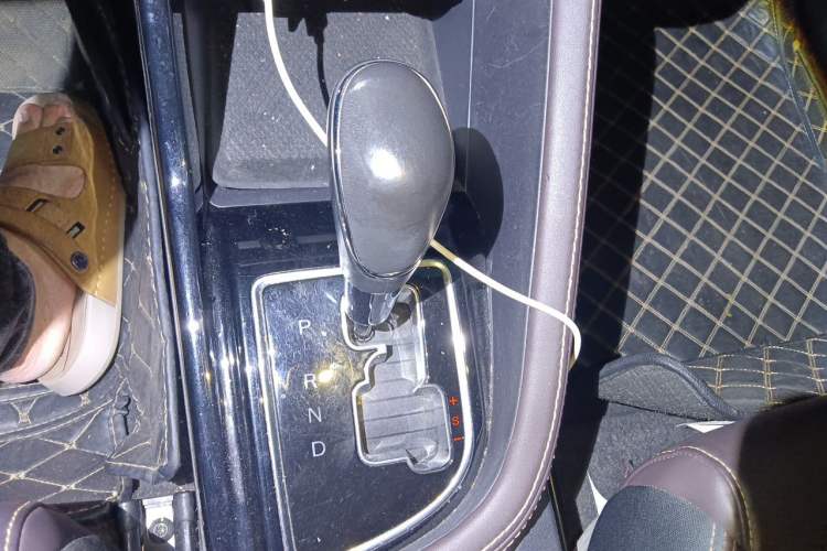 Used CHANGAN Eado DT 2018 1.6L Automatic Luxury Model Gear Lever
