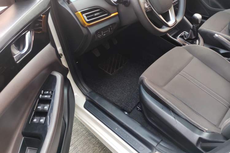 Used CHANGAN Eado DT 2018 1.6L Manual Comfort Model Interior 2