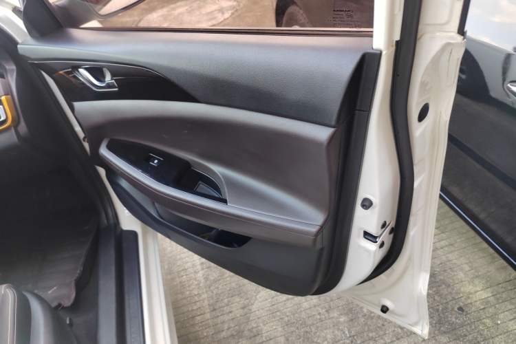 Used CHANGAN Eado DT 2018 1.6L Manual Comfort Model Interior 3
