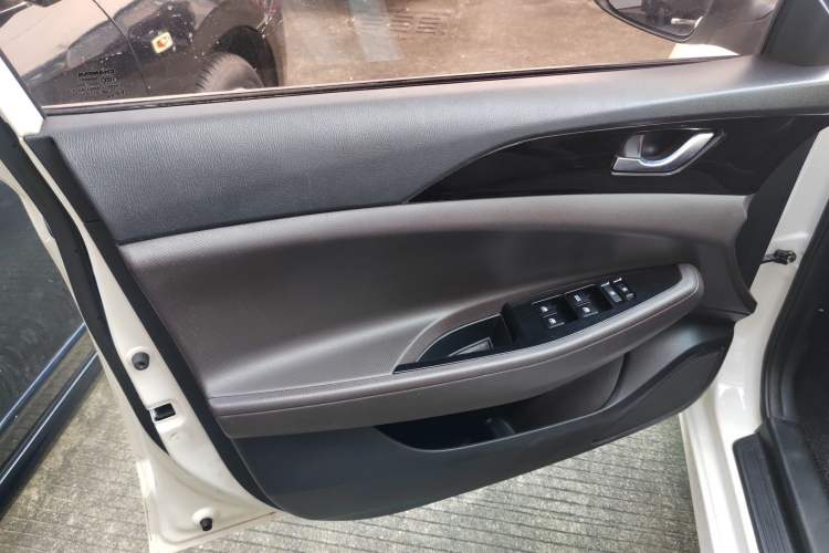 Used CHANGAN Eado DT 2018 1.6L Manual Comfort Model Interior 5