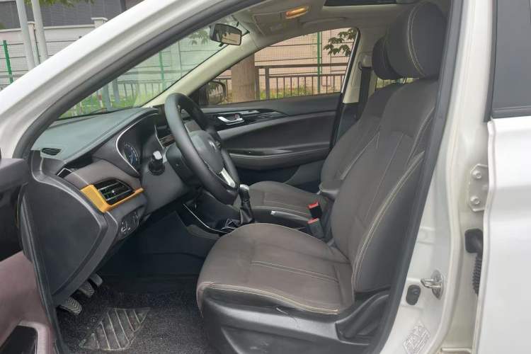 Used CHANGAN Eado DT 2018 1.6L Manual Comfort Model Interior 8