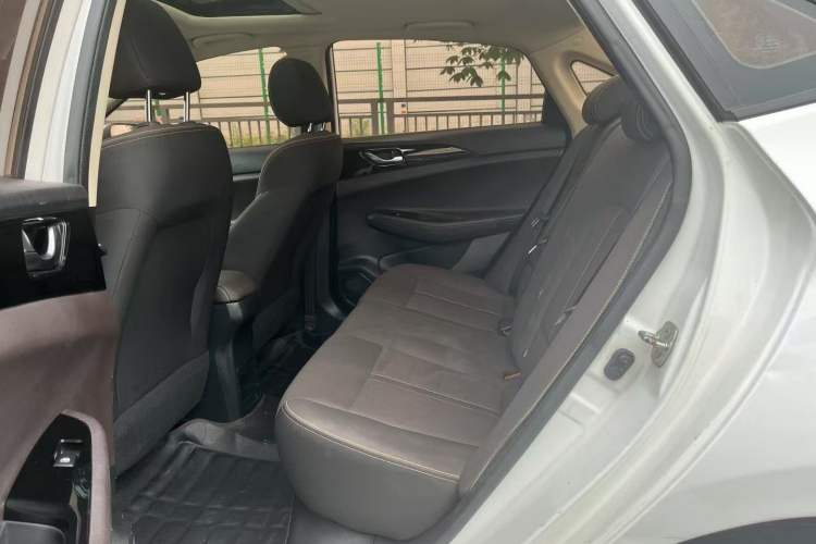 Used CHANGAN Eado DT 2018 1.6L Manual Comfort Model Interior 9