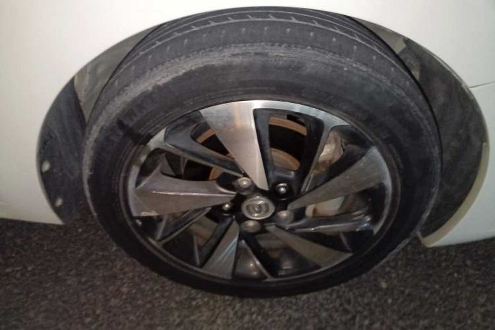 Used CHANGAN Eado DT 2018 1.6L Automatic Luxury Model Right Front Wheel Hub