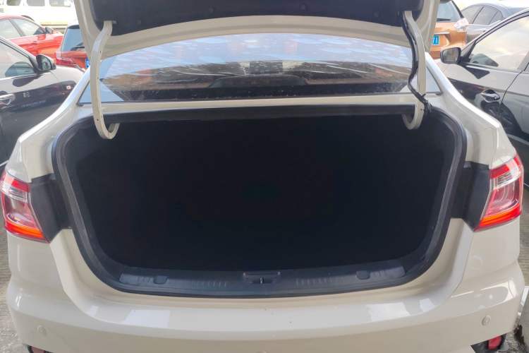Used CHANGAN Eado DT 2018 1.6L Manual Comfort Model Trunk