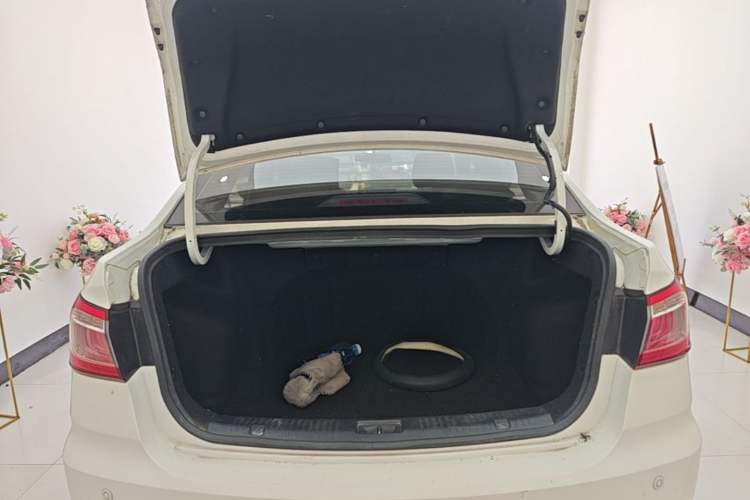 Used CHANGAN Eado DT 2018 1.6L Manual Comfort Model Trunk