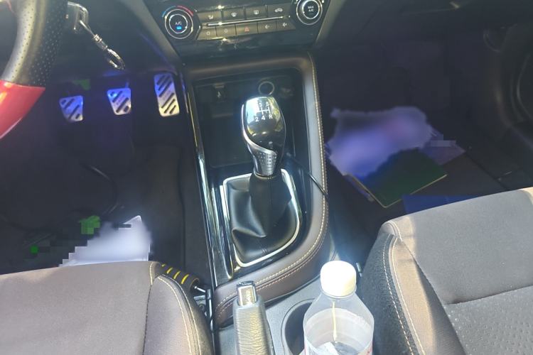 Used CHANGAN Eado DT 2019 1.6L Manual Comfort Model China VI Standard Gear Lever