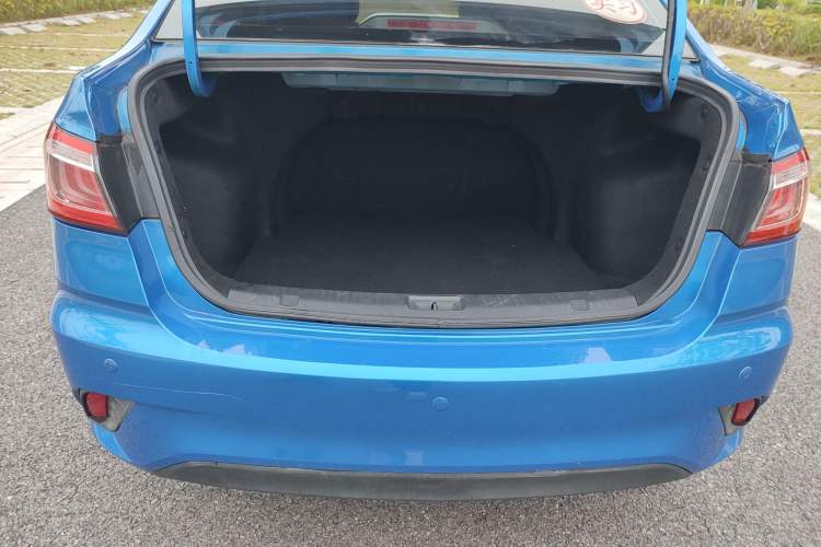 Used CHANGAN Eado DT 2019 1.6L Manual Enjoyment Model China V Standard Interior 4