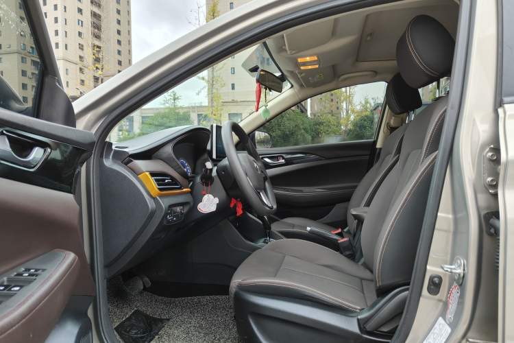 Used CHANGAN Eado DT 2019 1.6L Automatic Enjoyment Model China VI Standard Interior 2