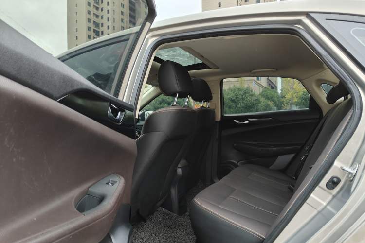 Used CHANGAN Eado DT 2019 1.6L Automatic Enjoyment Model China VI Standard Interior 3