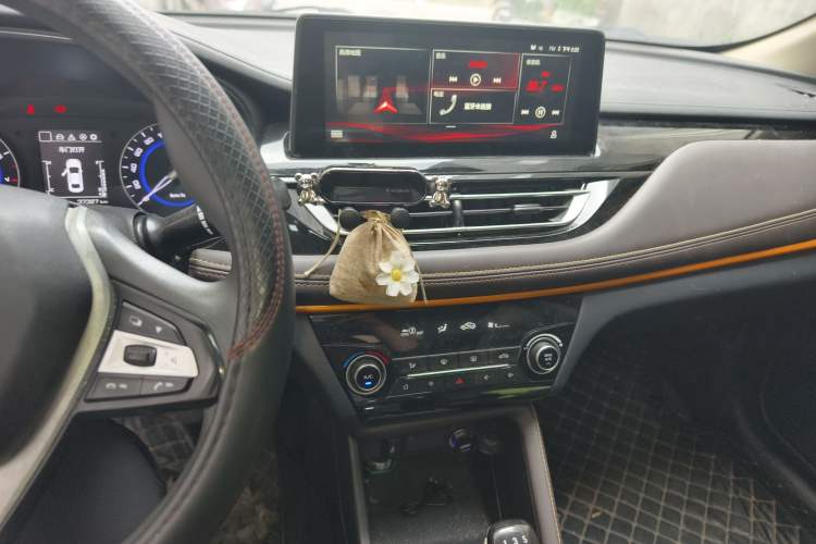 Used CHANGAN Eado DT 2019 1.6L Manual Enjoyment Model China VI Standard Audio And AC Panel