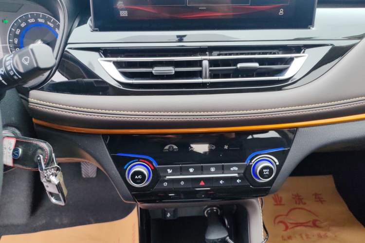 Used CHANGAN Eado DT 2019 1.6L Manual Enjoyment Model China VI Standard Audio And AC Panel