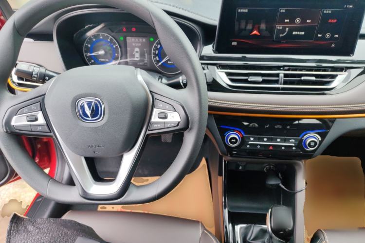 Used CHANGAN Eado DT 2019 1.6L Manual Enjoyment Model China VI Standard Center Console
