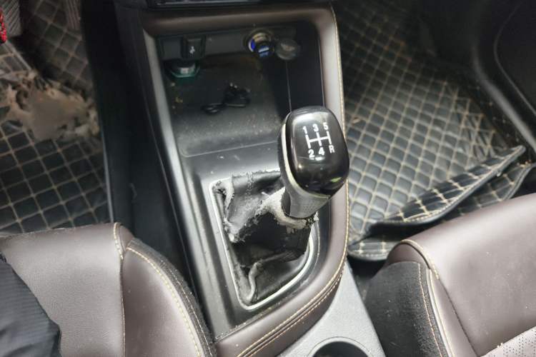 Used CHANGAN Eado DT 2019 1.6L Manual Enjoyment Model China VI Standard Gear Lever