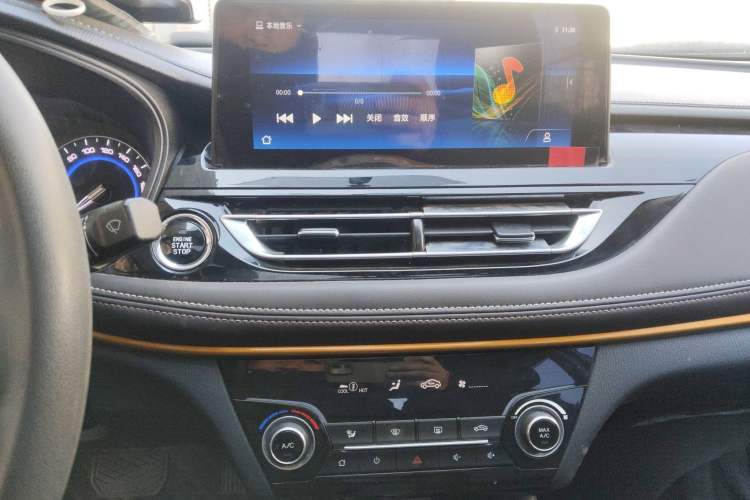 Used CHANGAN Eado DT 2019 1.6L Automatic Smart Enjoyment Model China VI Standard Audio And AC Panel