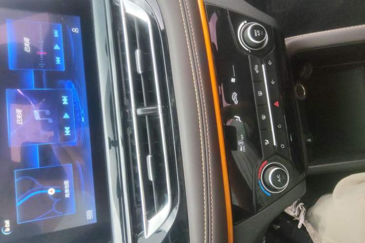 Used CHANGAN Eado DT 2019 1.6L Manual Comfort Model China VI Standard Audio And AC Panel