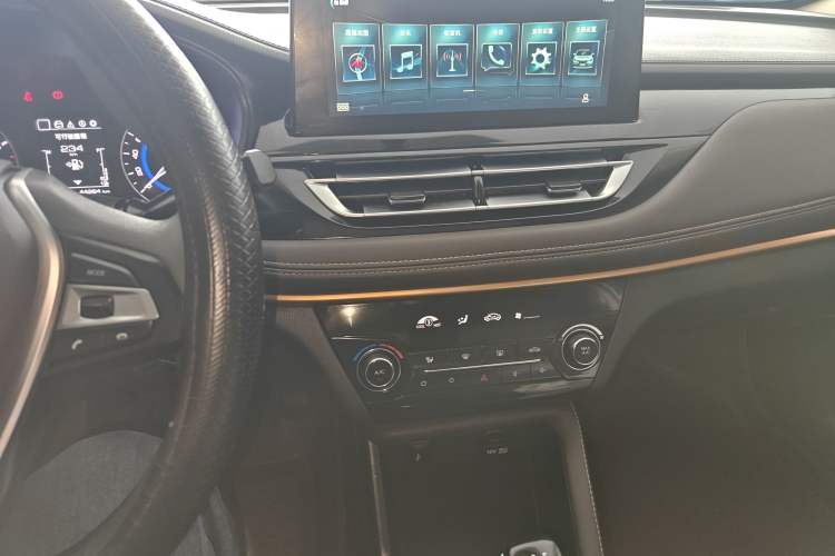 Used CHANGAN Eado DT 2019 1.6L Manual Comfort Model China VI Standard Audio And AC Panel