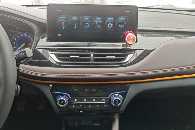 Used CHANGAN Eado DT 2019 1.6L Manual Comfort Model China VI Standard Audio And AC Panel