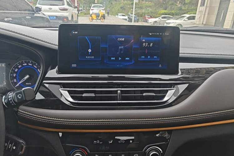 Used CHANGAN Eado DT 2019 1.6L Manual Comfort Model China VI Standard Audio And AC Panel