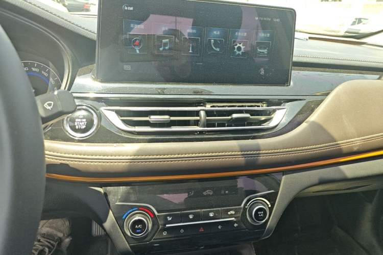 Used CHANGAN Eado DT 2019 1.6L Automatic Smart Enjoyment Model China VI Standard Audio And AC Panel
