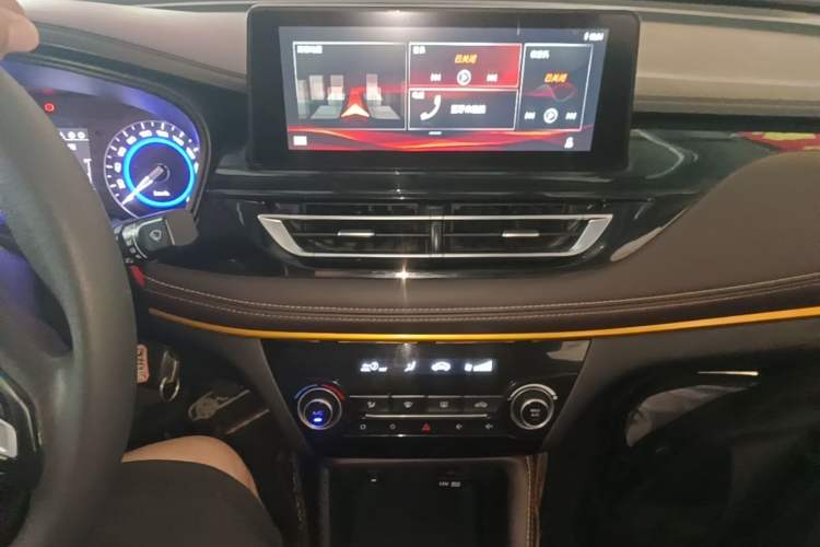 Used CHANGAN Eado DT 2019 1.6L Manual Comfort Model China VI Standard Audio And AC Panel