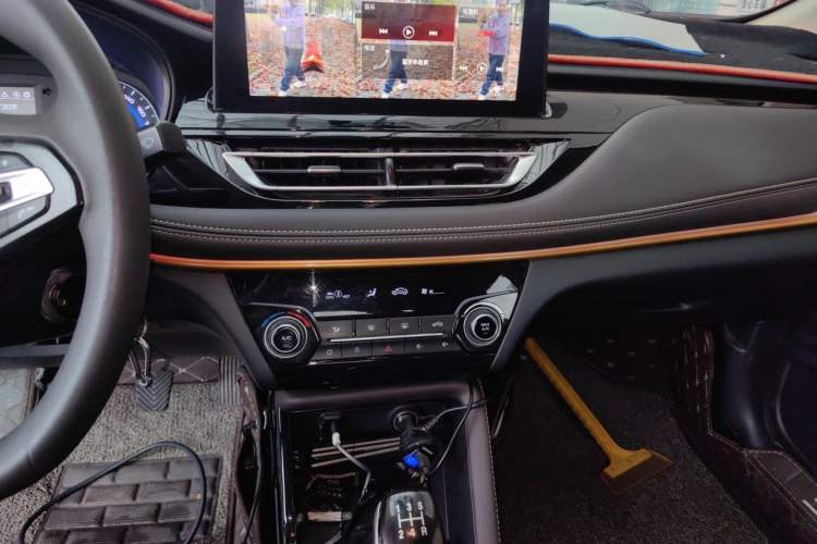 Used CHANGAN Eado DT 2019 1.6L Manual Enjoyment Model China VI Standard Audio And AC Panel