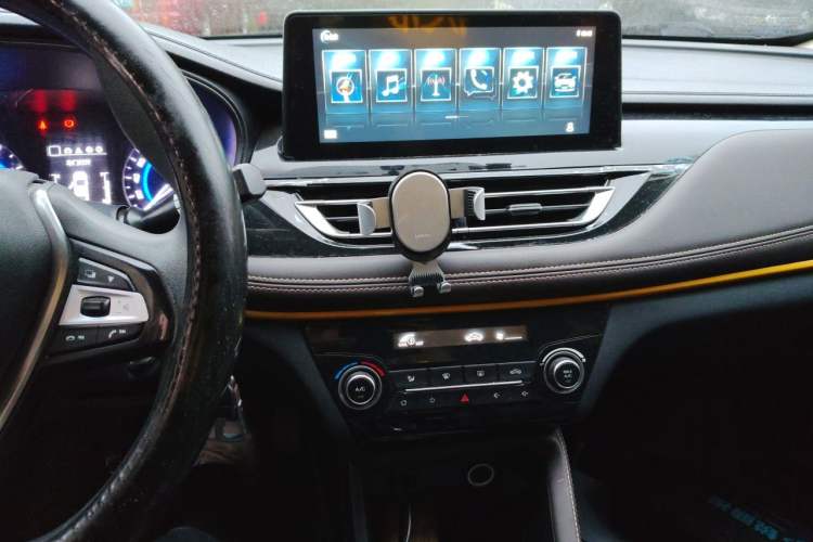 Used CHANGAN Eado DT 2019 1.6L Manual Enjoyment Model China VI Standard Audio And AC Panel
