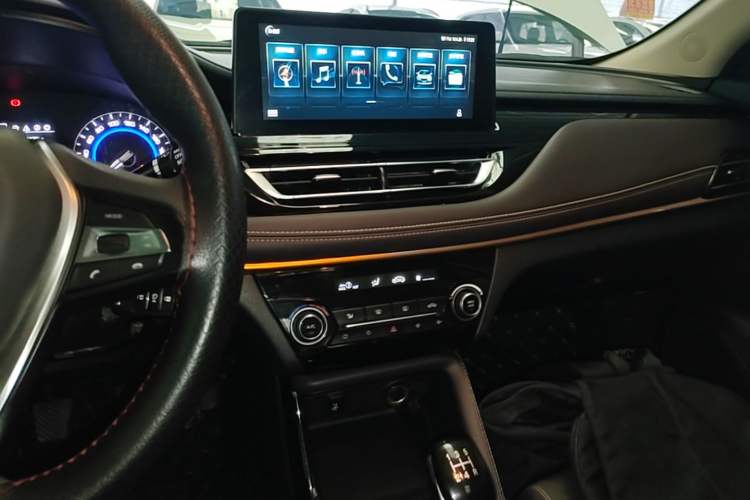 Used CHANGAN Eado DT 2019 1.6L Manual Comfort Model China VI Standard Audio And AC Panel