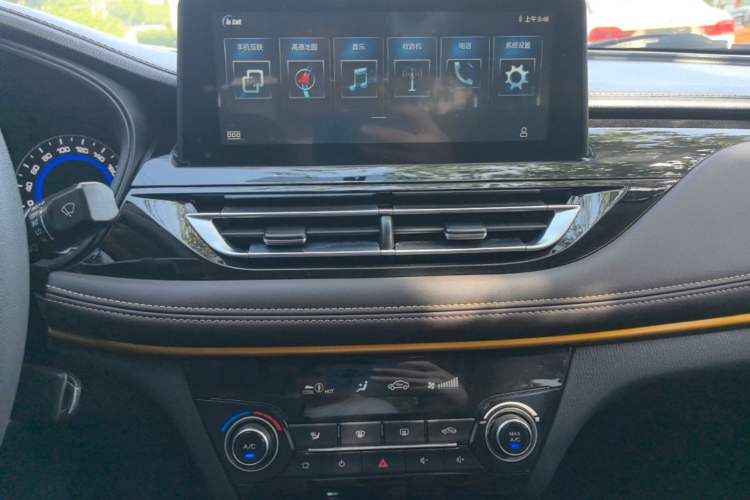 Used CHANGAN Eado DT 2019 1.6L Manual Comfort Model China VI Standard Audio And AC Panel