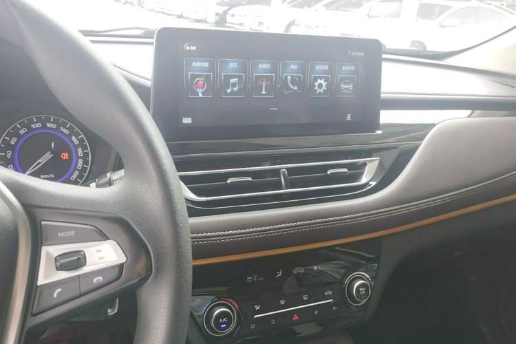 Used CHANGAN Eado DT 2019 1.6L Manual Comfort Model China VI Standard Audio And AC Panel