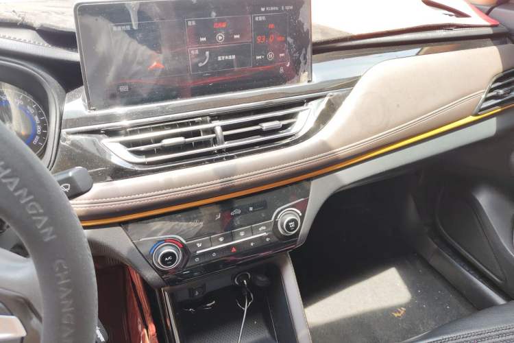 Used CHANGAN Eado DT 2019 1.6L Manual Comfort Model China VI Standard Audio And AC Panel