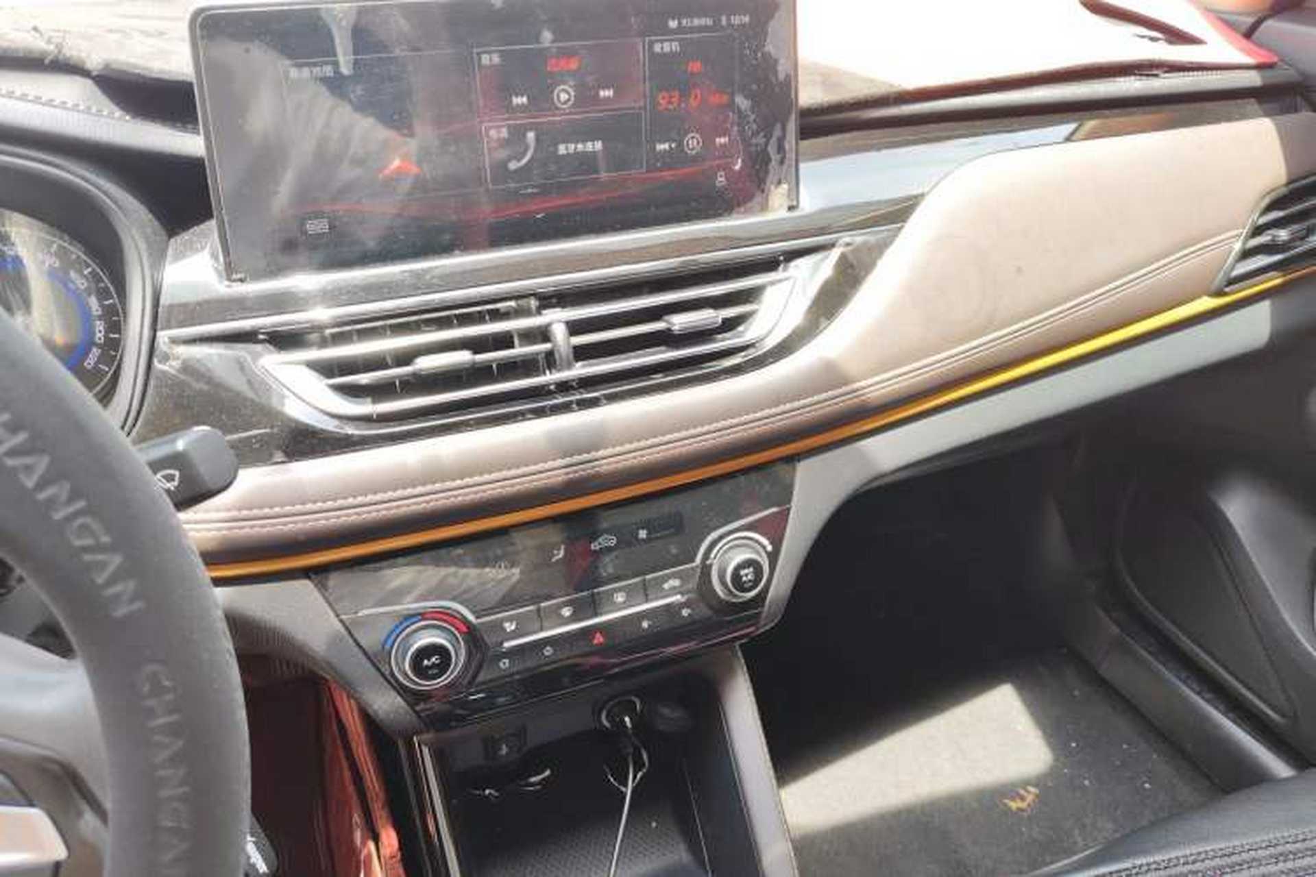 Used CHANGAN Eado DT 2019 1.6L Manual Comfort Model China VI Standard Audio And AC Panel
