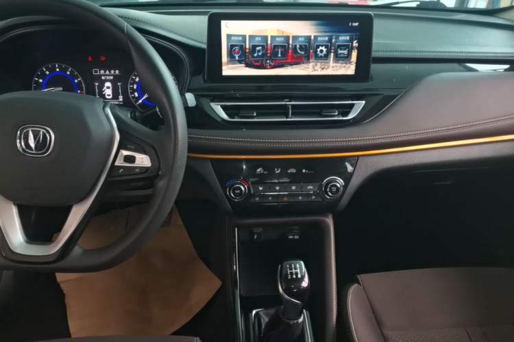 Used CHANGAN Eado DT 2019 1.6L Manual Comfort Model China VI Standard Audio And AC Panel