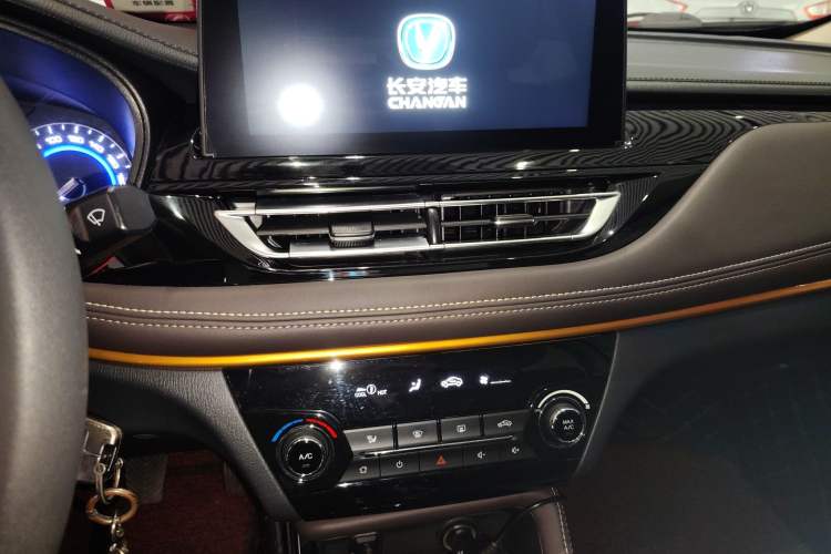 Used CHANGAN Eado DT 2019 1.6L Manual Comfort Model China VI Standard Audio And AC Panel