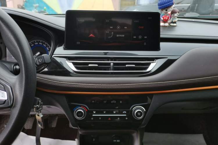 Used CHANGAN Eado DT 2019 1.6L Manual Comfort Model China VI Standard Audio And AC Panel
