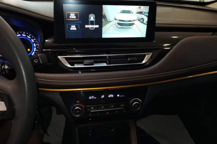 Used CHANGAN Eado DT 2019 1.6L Manual Comfort Model China VI Standard Audio And AC Panel