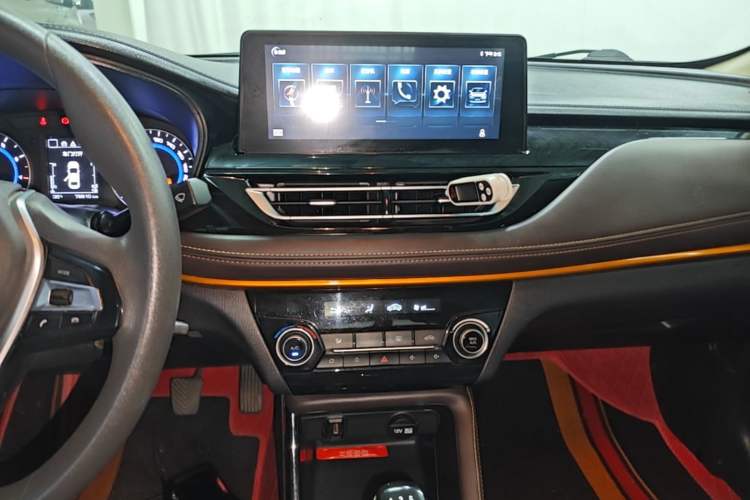 Used CHANGAN Eado DT 2019 1.6L Manual Comfort Model China VI Standard Audio And AC Panel