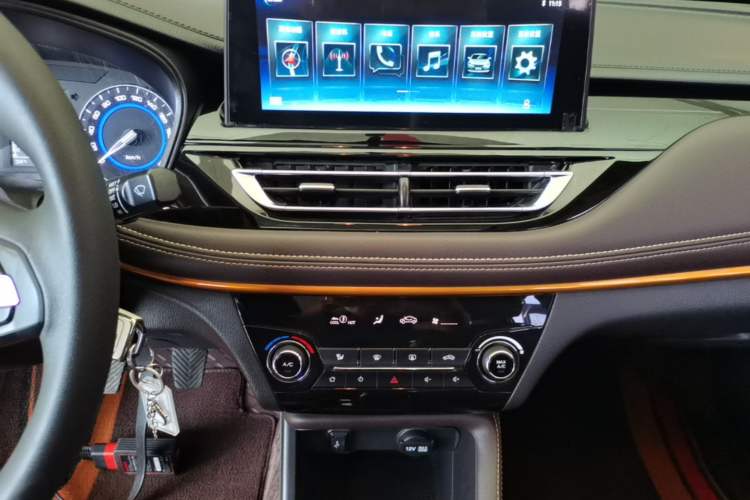 Used CHANGAN Eado DT 2019 1.6L Manual Comfort Model China VI Standard Audio And AC Panel