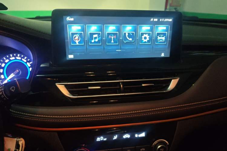 Used CHANGAN Eado DT 2019 1.6L Manual Comfort Model China VI Standard Audio And AC Panel