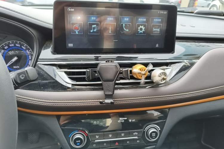Used CHANGAN Eado DT 2019 1.6L Manual Comfort Model China VI Standard Audio And AC Panel